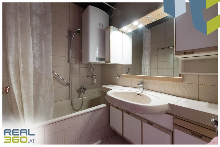 Badezimmer mit Badewanne