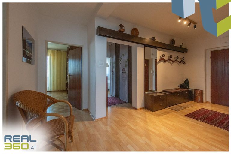 Schöner großer Vorraum