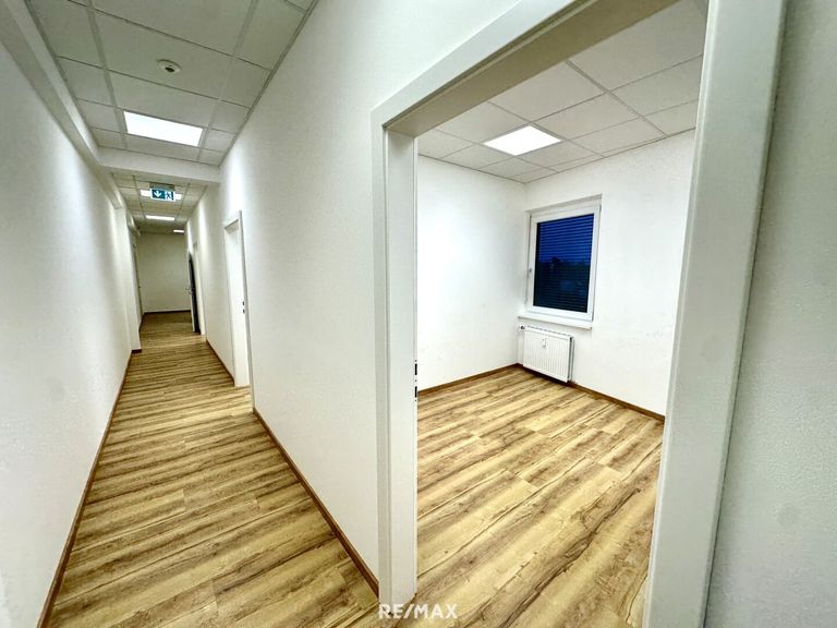 Flur mit Zugang zu den Zimmern