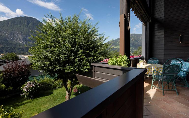 Entspannung auf der überdachten Südterrasse...