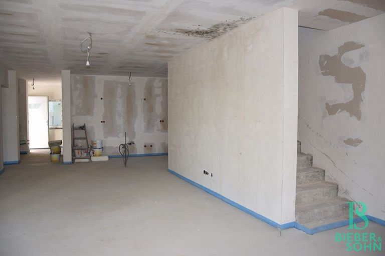 Wohnraum/Blick Flur/Eingang/Stiegaufgang