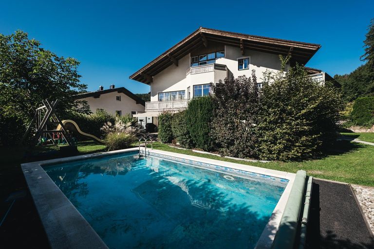 Südansicht mit Pool