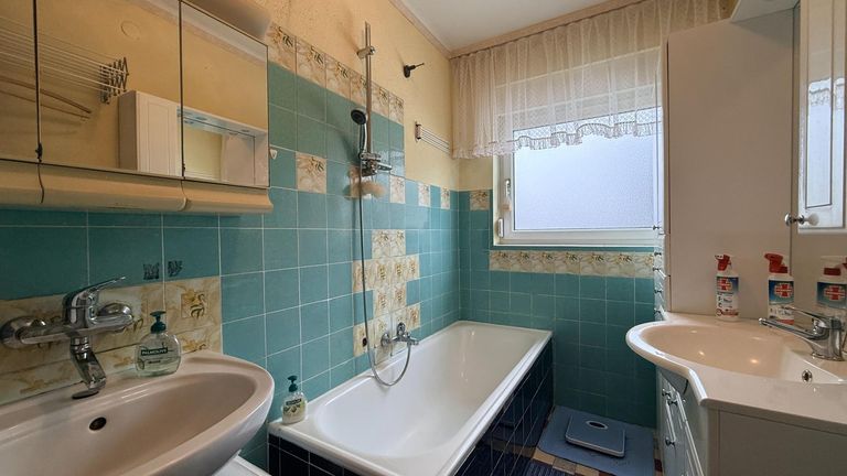 Badezimmer EG