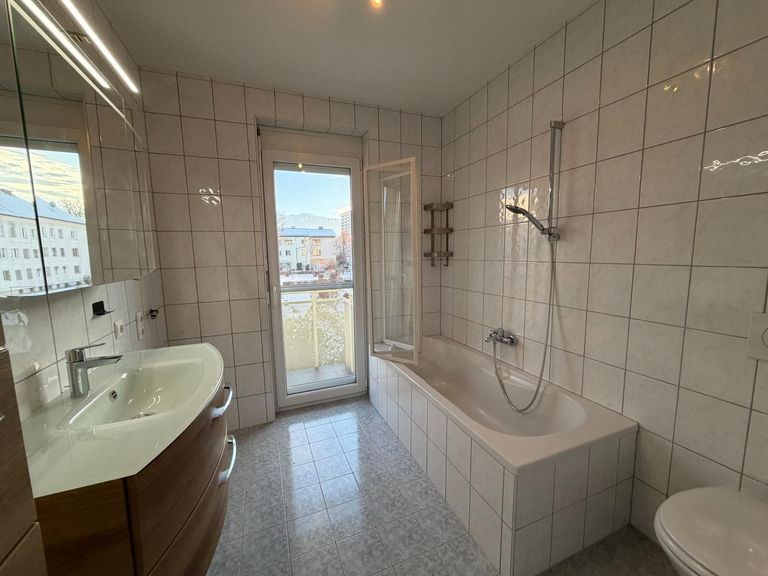 Bad im OG mit Ausgang auf dem Balkon