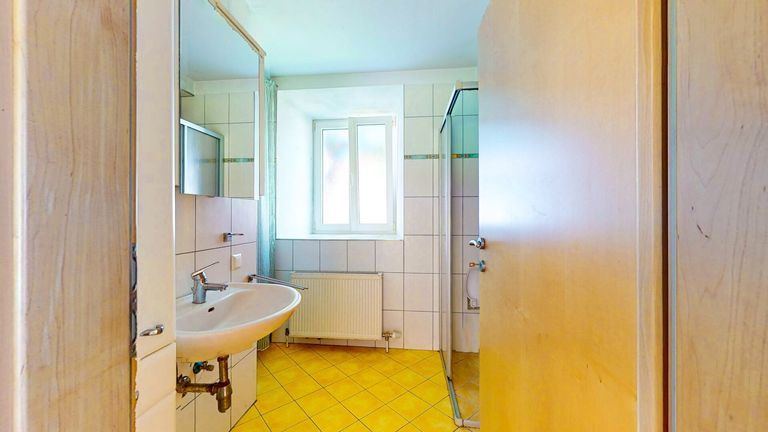 Badezimmer Wohnung EG rechts