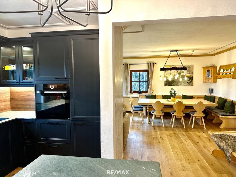 Küche mit Wohn-Essbereich