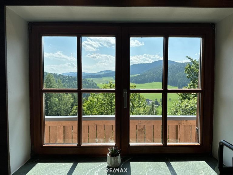 Blick ins Grüne beim Kochen