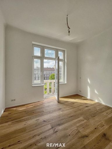 Zimmer mit Balkon