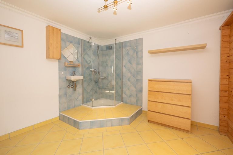 Dusche im Saunabereich