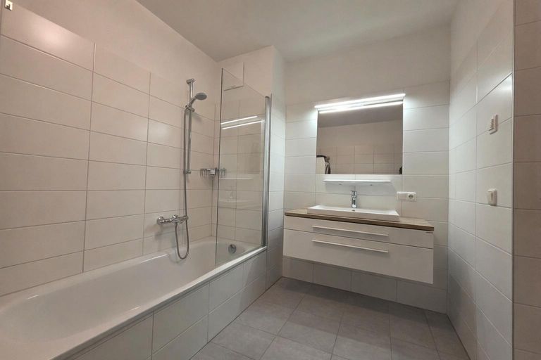 Badezimmer_KI_geräumt