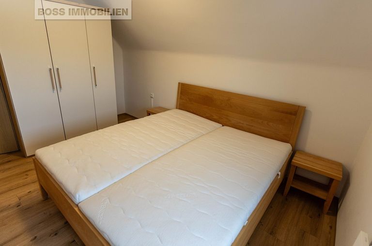 26 Schlafzimmer