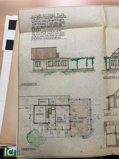 Ein Sommerhaus am Grundstück...