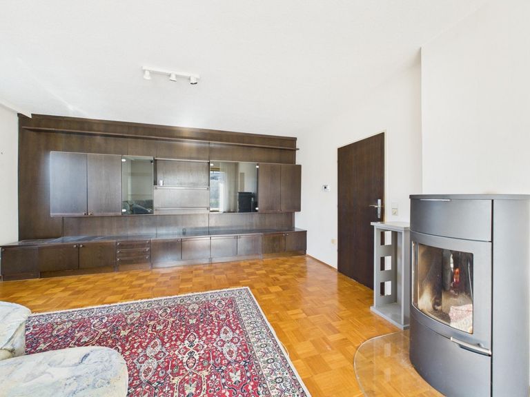 CAM04191G0-PR0028-STILL004