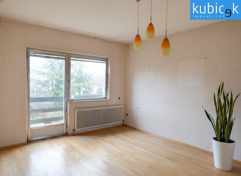 Zimmer OG mit Ausgang auf den Balkon