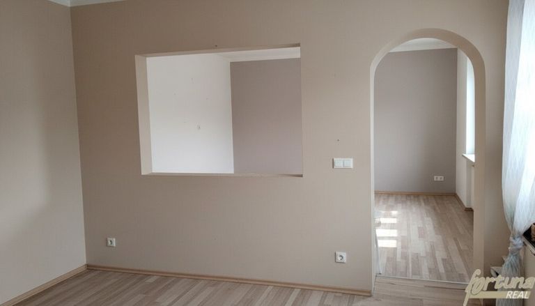 Küche zum Wohnessbereich - Haus leer Bsp