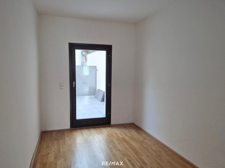 Kl. Schlafzimmer zur Terrasse