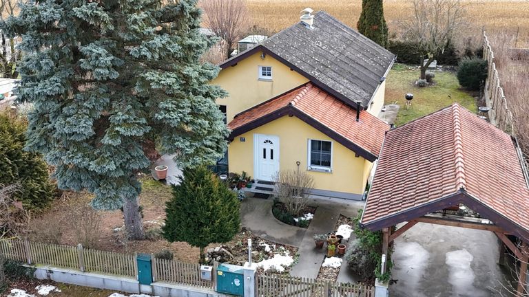 12 Nordansicht mit Carport