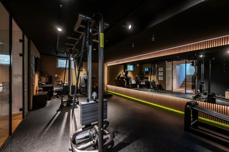 Spiegel Wand über 9Meter LED