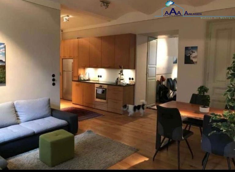 Blick Wohnbereich Richtung Küche