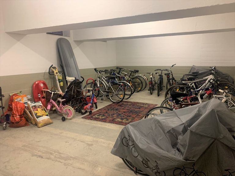Fahrrad- und Kinderwagenraum