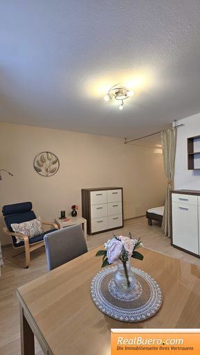 Wohnesszimmer mit Einbauküche und Schlafnische