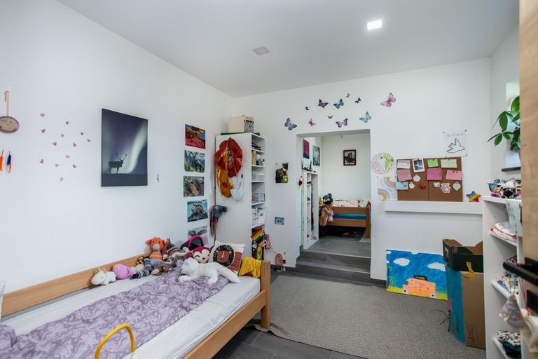 Schlafzimmer Nr. 2 mit anschließender Ankleide