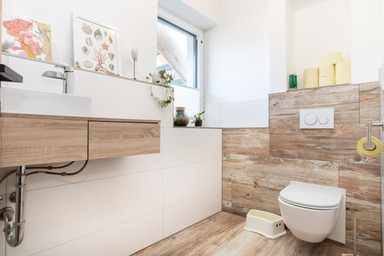 separates WC mit Fenster