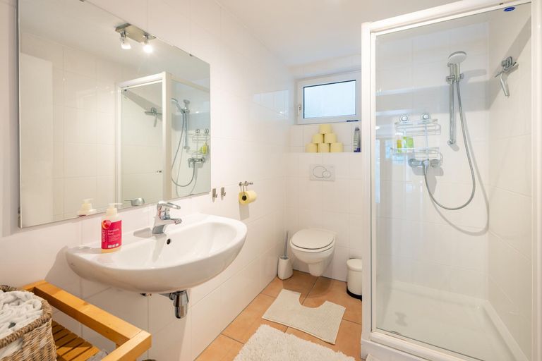 Badezimmer und WC Keller