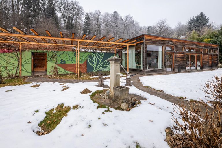 Nebengebäude, Laube, Brunnen