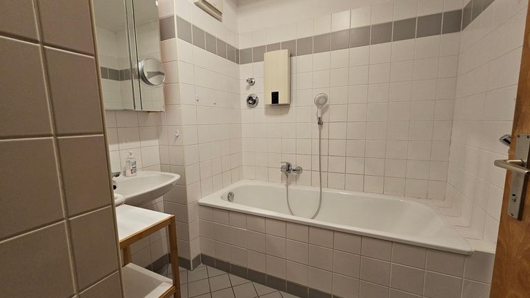 20260205_100842_resized