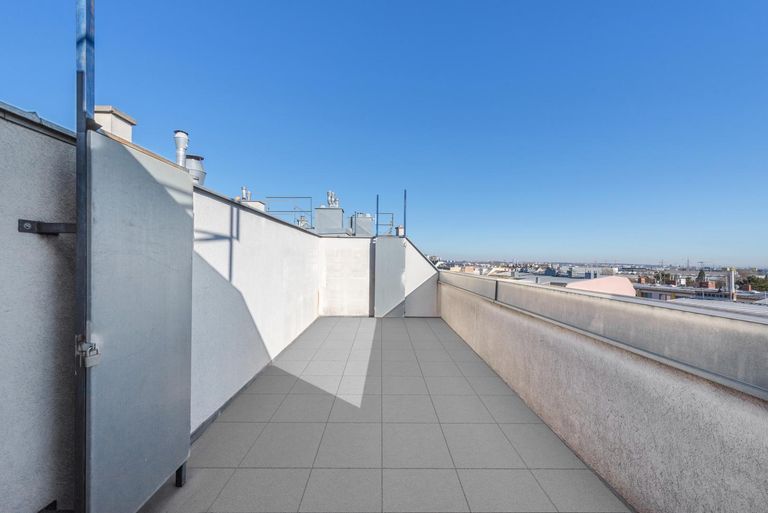 Südseitige Terrasse- Boden Retouched