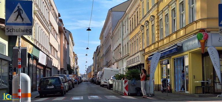 Belebte Kalvarienberggasse