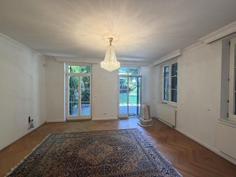 Masterbed mit Ausgang in den Garten