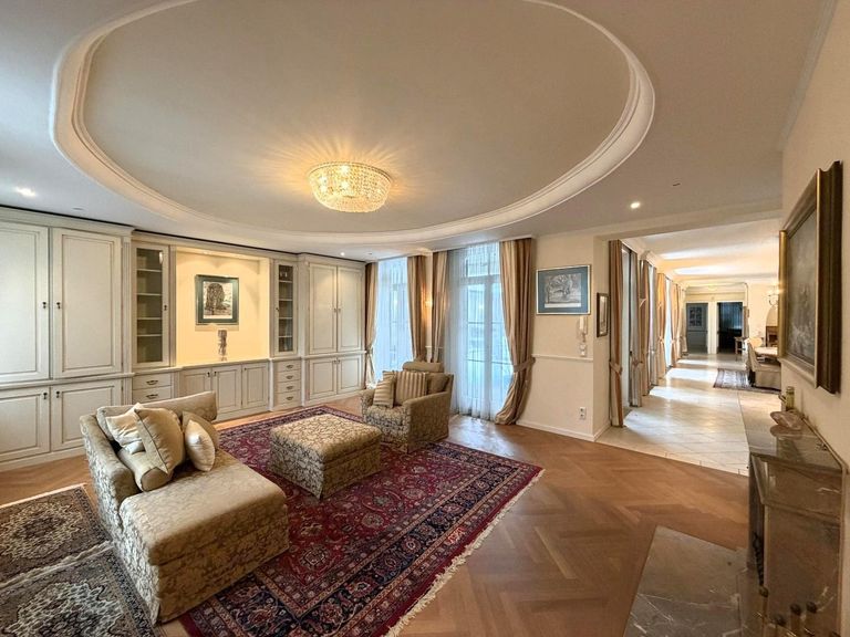 Salon mit offenem Kamin