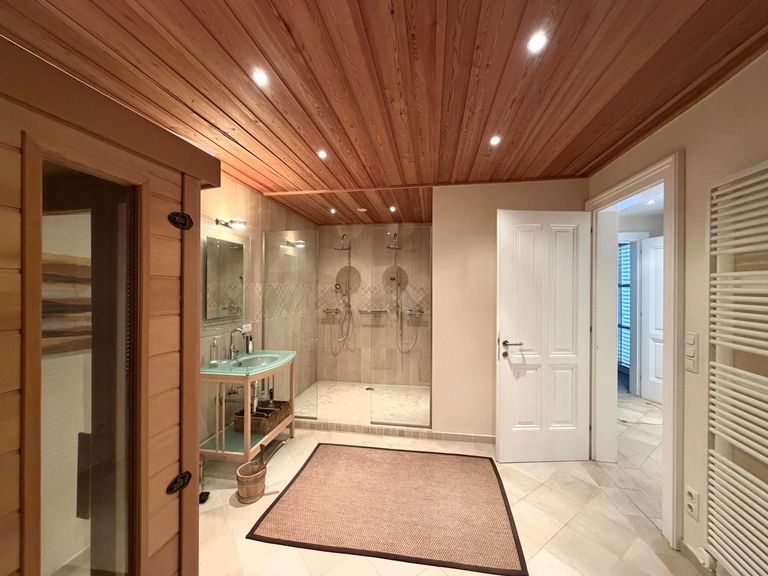 KG/Wellness mit Infrarotkabine & finnischer Sauna