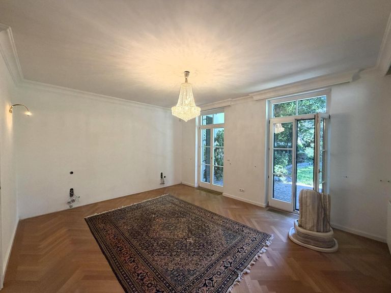 Masterbed mit Ausgang in den Garten