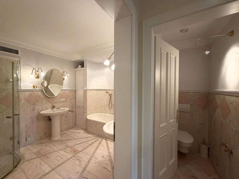 Masterbad und Master-Toilette
