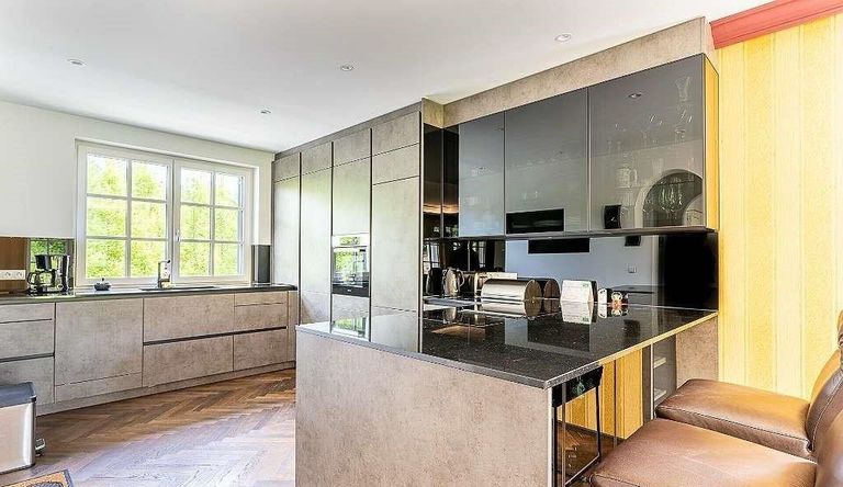 7 Küche mit Kochinsel 2721