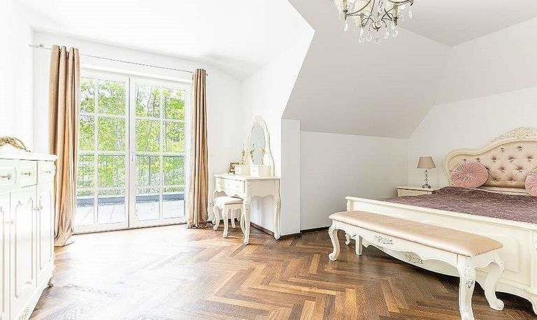 9 Schlafzimmer mit Balkonzugang 2721