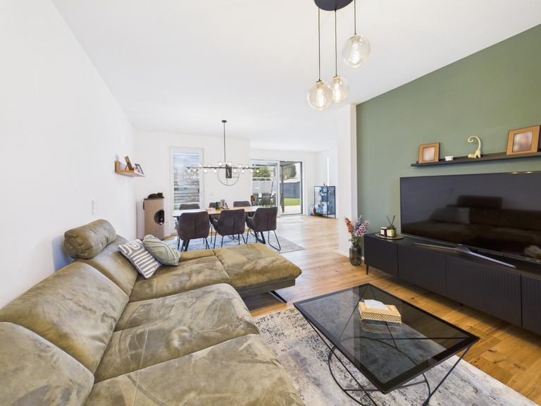 Wohn- und Essbereich 9