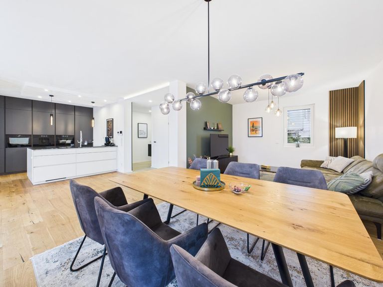 Wohn- und Essbereich 7