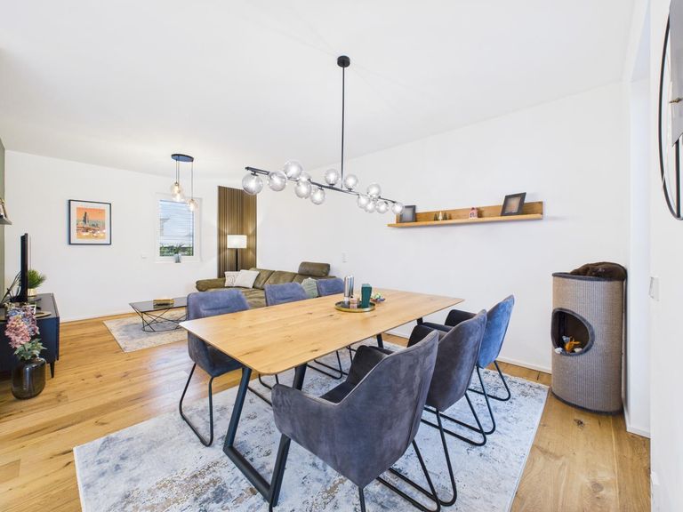 Wohn- und Essbereich 6