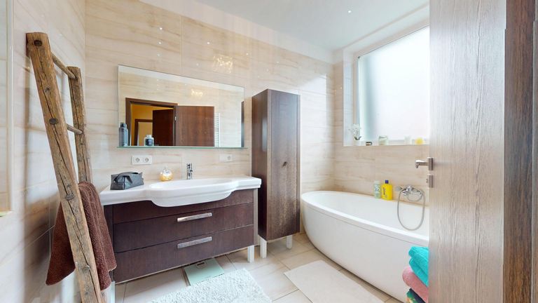 Haus-Obergeschoss-Bad