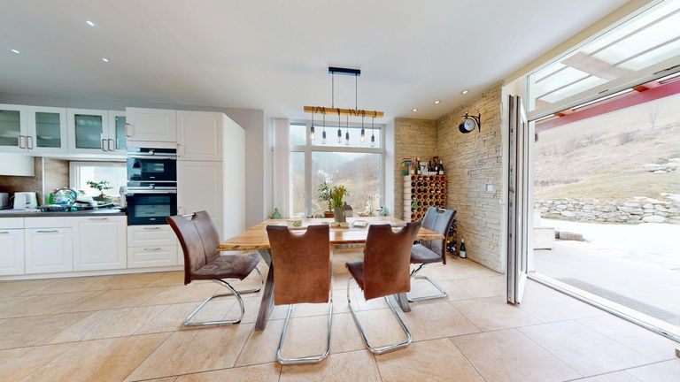 Haus-Obergeschoss-Wohn-Koch- & Essbereich