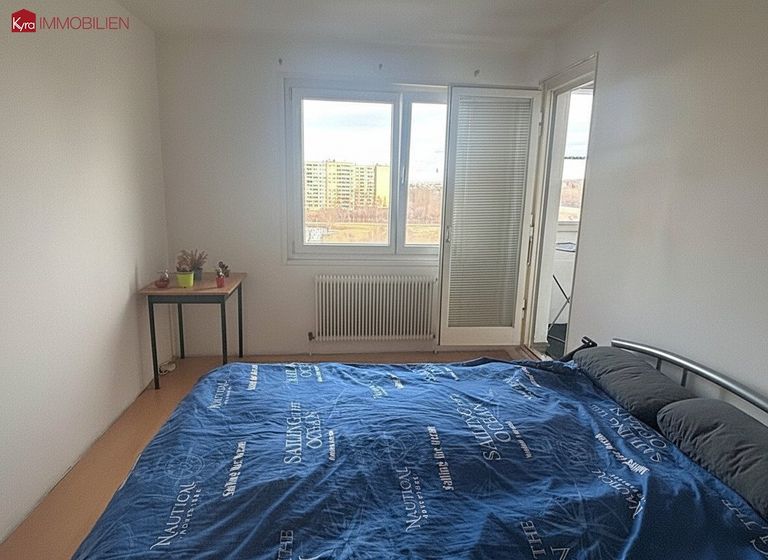 Schlafraum mit Loggiazugang