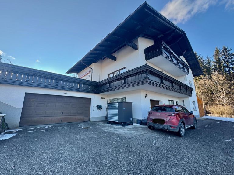 Doppelgarage, Luftwärmepumpe, Parkmöglichkeiten