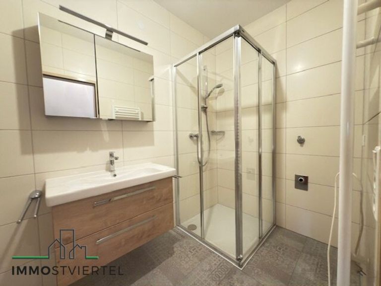 neues Bad mit Dusche