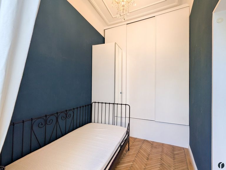 Schlafzimmer mit Einbaukasten