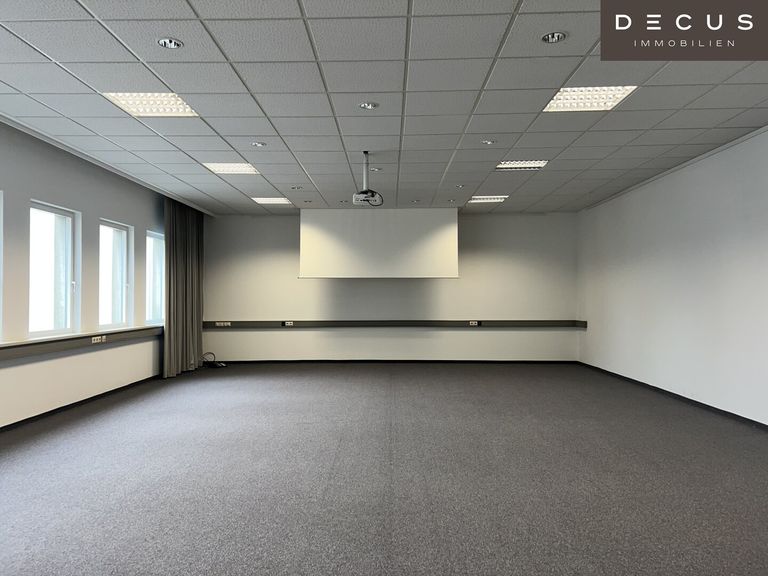 Seminarraum oder Großraumbüro