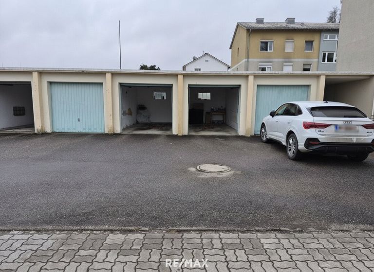 Garage mit Stellplatz